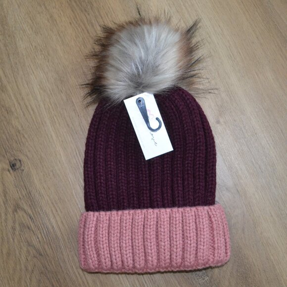 NEW Set of 2 Women's True Love Knit Beanie Pom Pom Ski Hats Caps - Picture 4 of 4